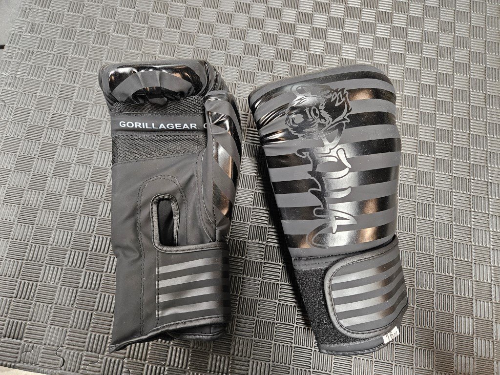 Boxing gloves on clearance - Image 4